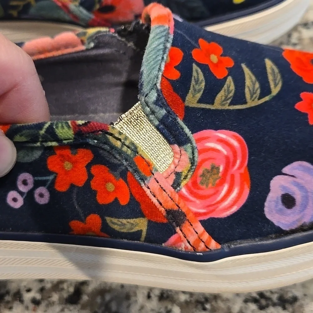 KEDS X RIFLE PAPER CO. TRIPLE DECKER VINTAGE BLOSSOM VELVET SNEAKERS. SIZE 6.